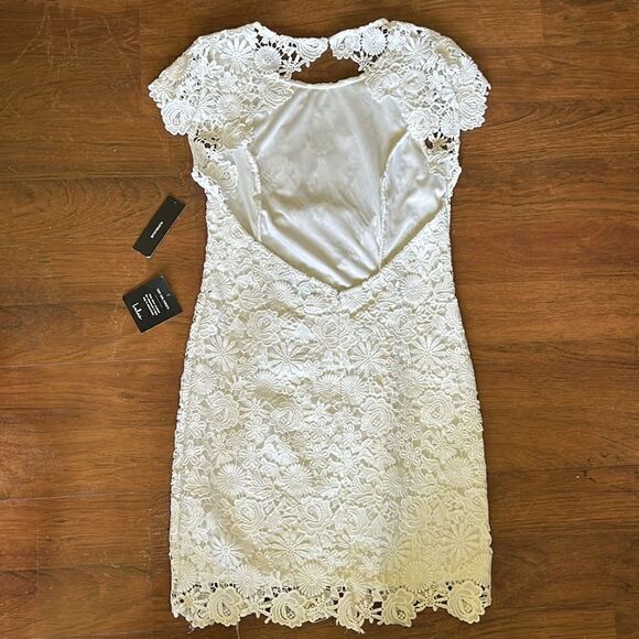 New Romance Language White Backless Lace Dress
Lulus size large new with tags - Picture 6 of 10